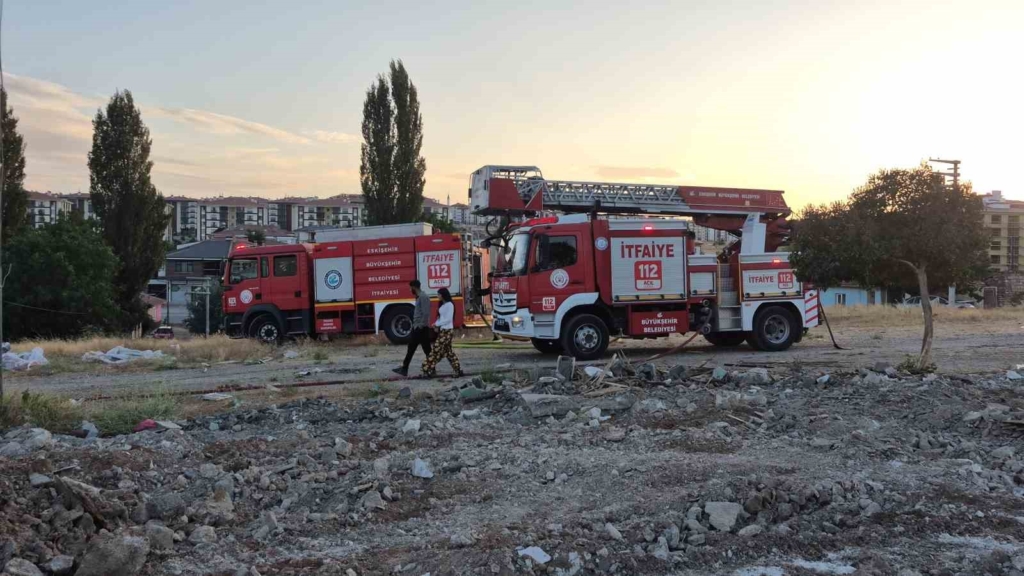 Eskişehir’de otluk alanda çıkan yangın paniğe sebep oldu