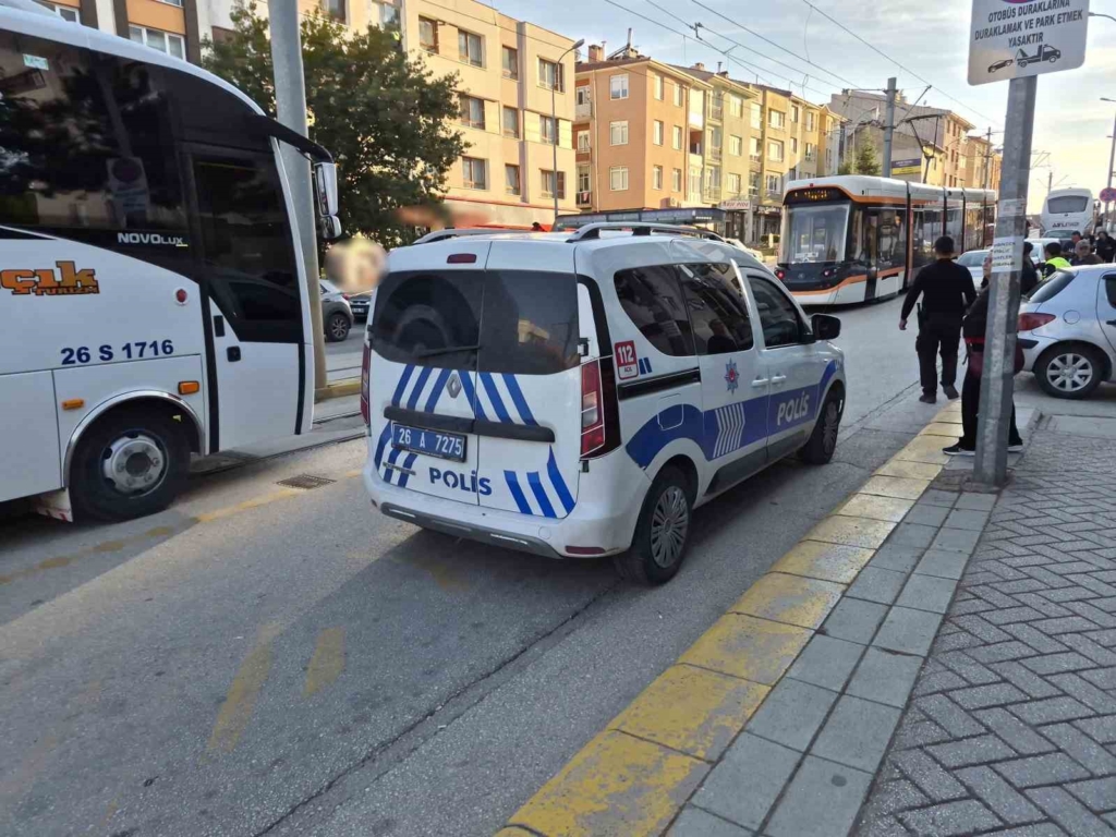 Eskişehir’de otomobilin çarptığı yaşlı kadın yaralandı