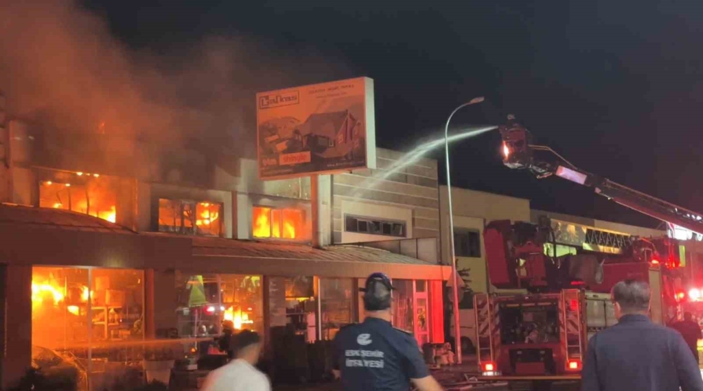 Eskişehir’de sanayi sitesindeki dükkanda korkutan yangın