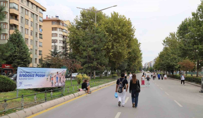 Eskişehir’de 700 metrelik bölüm araç trafiğine kapatıldı