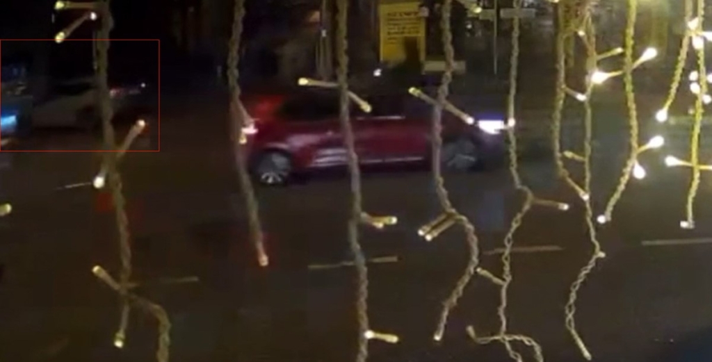 Kontrolden çıkan SUV araç çöp konteynerine ve elektrik panosuna çarptı