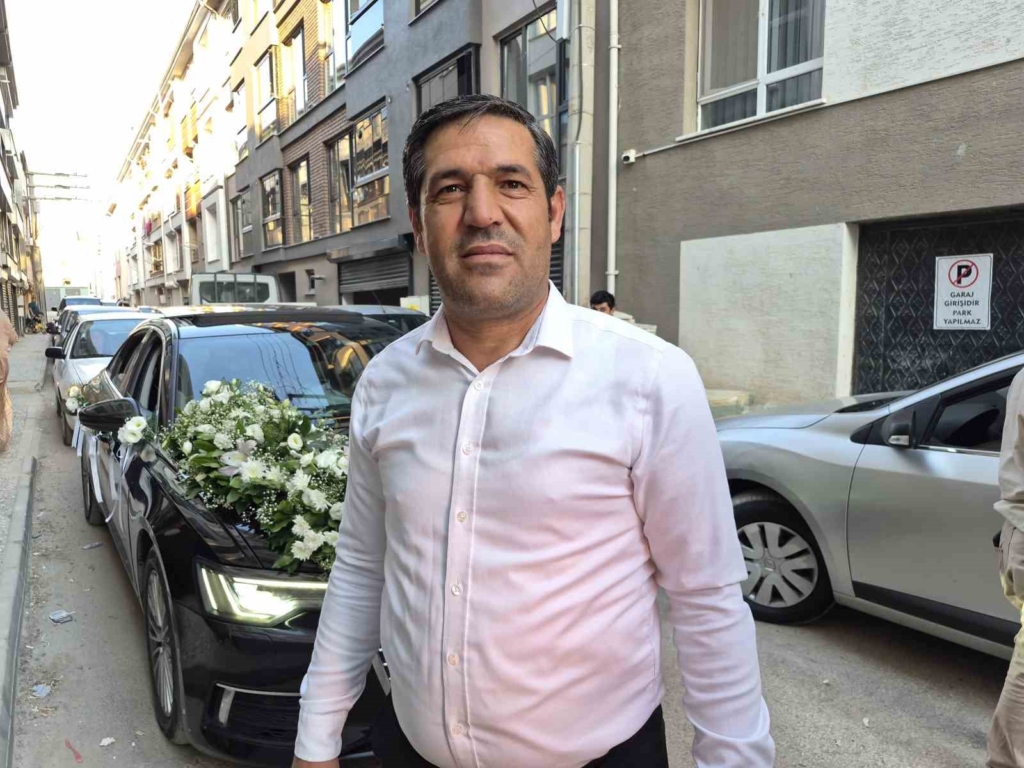Evlenen yeğenine tır konvoyu sürprizi yaptı