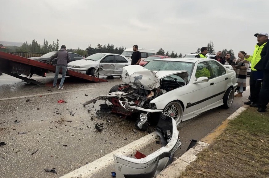 Eskişehir’de 7 araçlı zincirleme kaza: 1 yaralı