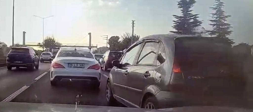 Çevre yolunda tehlikeli manevra kamerada