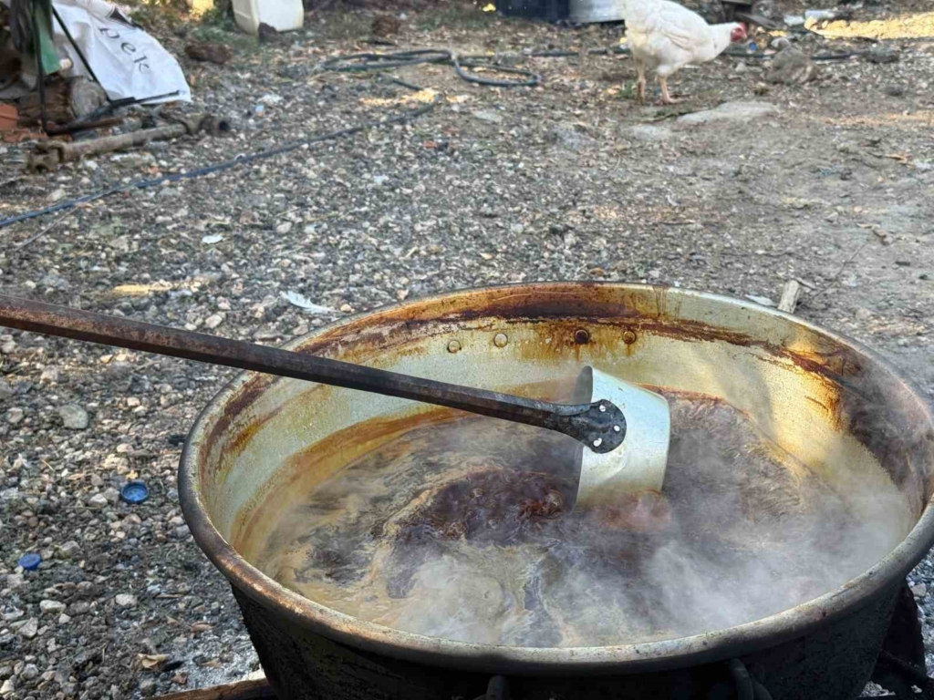 Eskişehir’de geleneksel yöntemlerle pekmez mesaisi