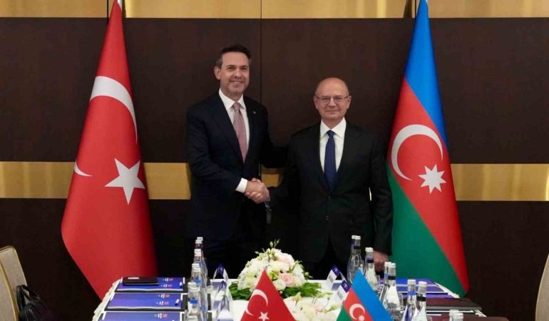 Bayraktar, Bakü’de Azerbaycanlı mevkidaşıyla enerji gündemini görüştü