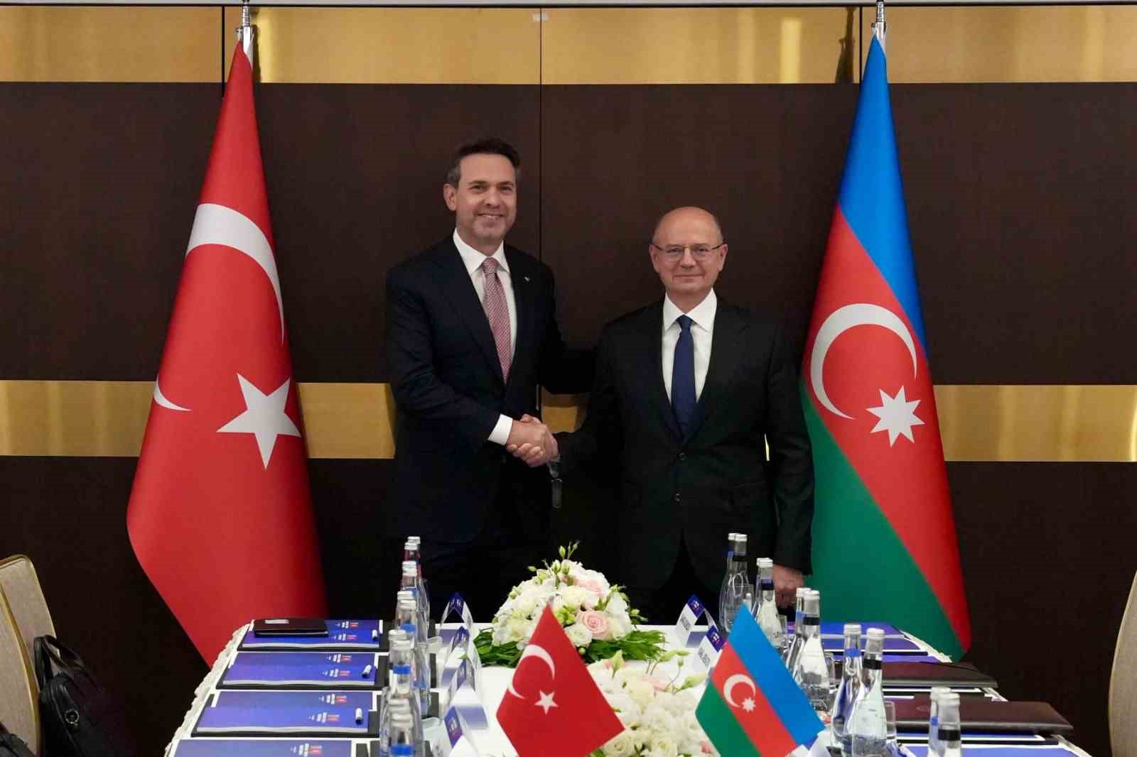 Enerji Bakanı Bayraktar, Azerbaycan’da
