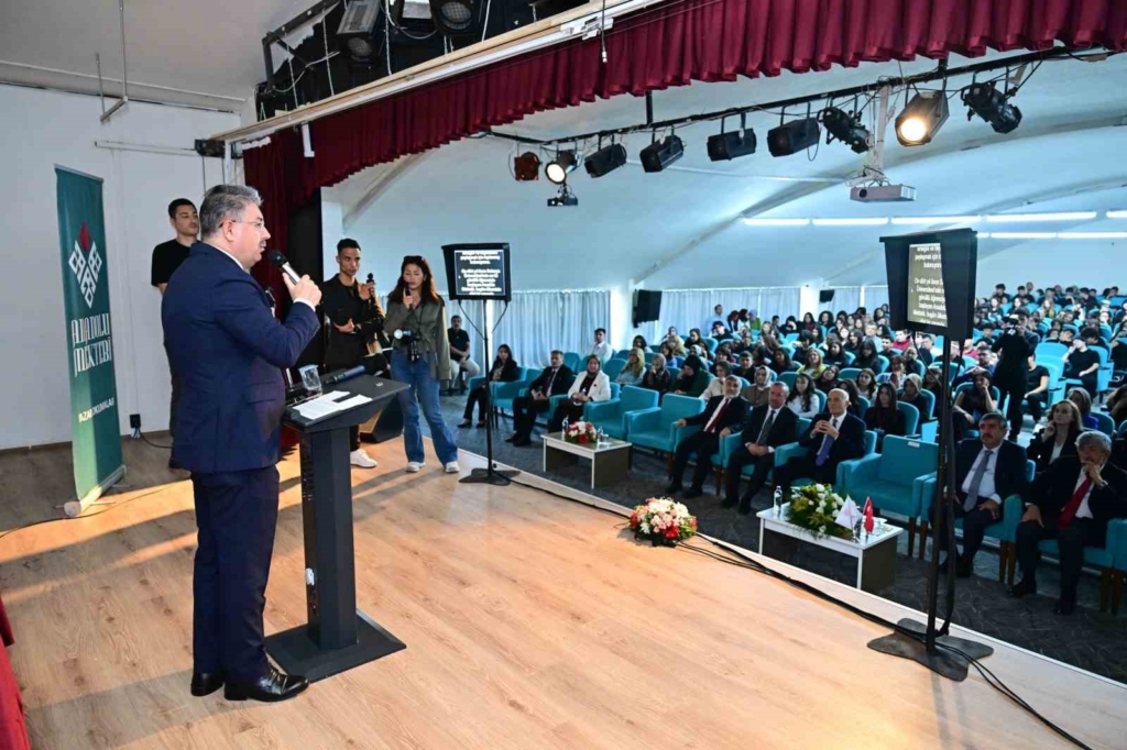 Eskişehir’de ’Yazar Okumaları - Cengiz Dağcı Okumaları’ programı gerçekleştirildi