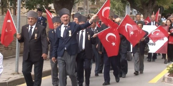 Eskişehir’de Gaziler Günü için bando eşliğinde yürüyüş