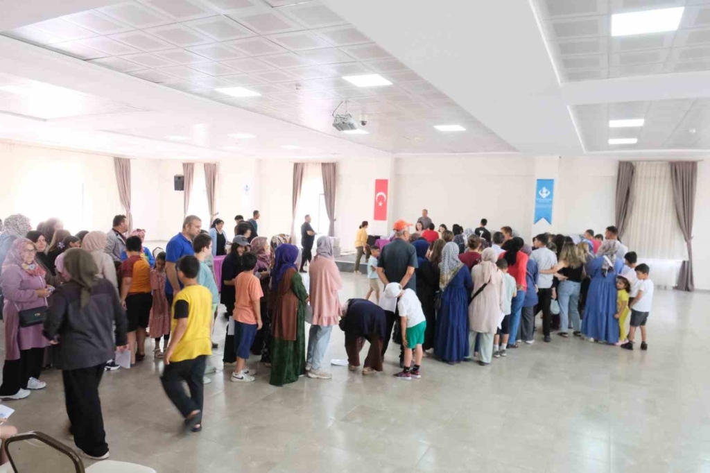 Büyükşehir öğrencilerin yüzünü güldürdü