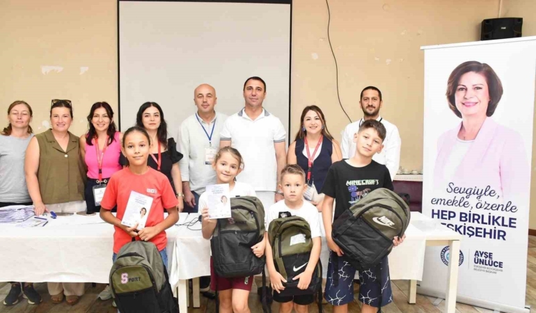 Beylikova’da 266 İlköğretim Öğrencisine Çanta ve Kırtasiye Desteği