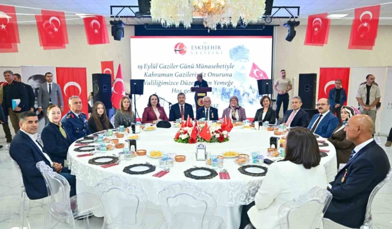 Eskişehir’de gaziler ve aileleri onuruna yemek düzenlendi