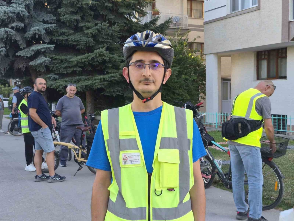 Eskişehir’de ’Görünür Ol, Güvende Ol’ sloganıyla bisiklet turu düzenlendi