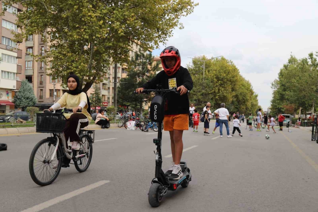 Arabasız Pazar’da bulvarlar yayaların oldu