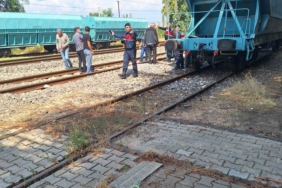 Vagonun üzerine çıkan baba ve oğluna yüksek gerilim hattındaki elektrik çarptı