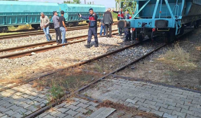 Eskişehir’de vagon üzerindeki baba ve oğlu akıma kapıldı