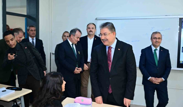Vali Yılmaz, lise öğrencilerinin hedef ve taleplerini dinledi
