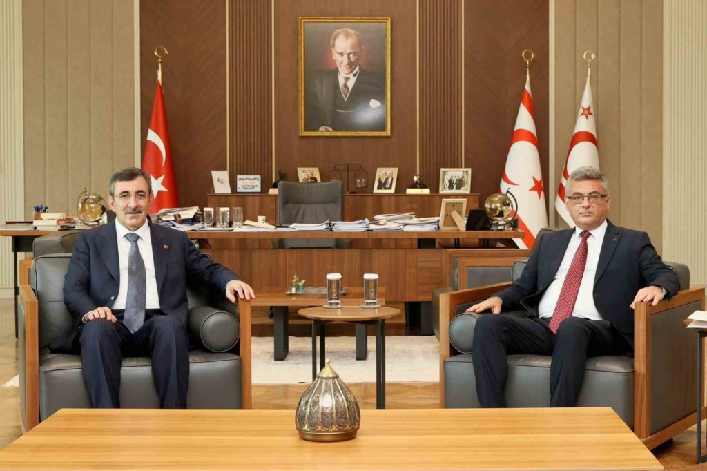 KKTC Cumhurbaşkanı Erhürman, Cumhurbaşkanı Yardımcısı Yılmaz ile görüştü