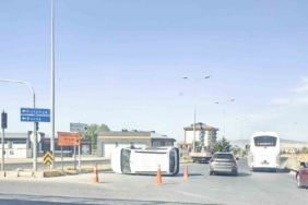 Eskişehir’de hafif ticari araç devrildi: 5 yaralı