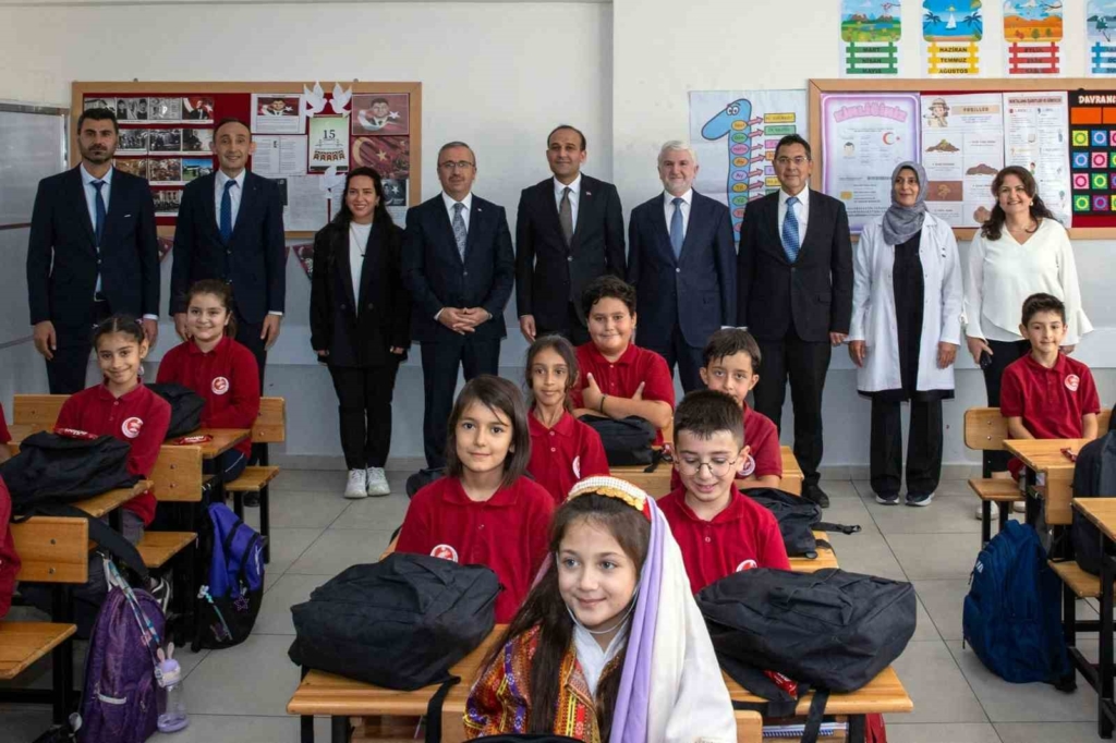 TEI’den Mahmudiye’ye kırtasiye desteği