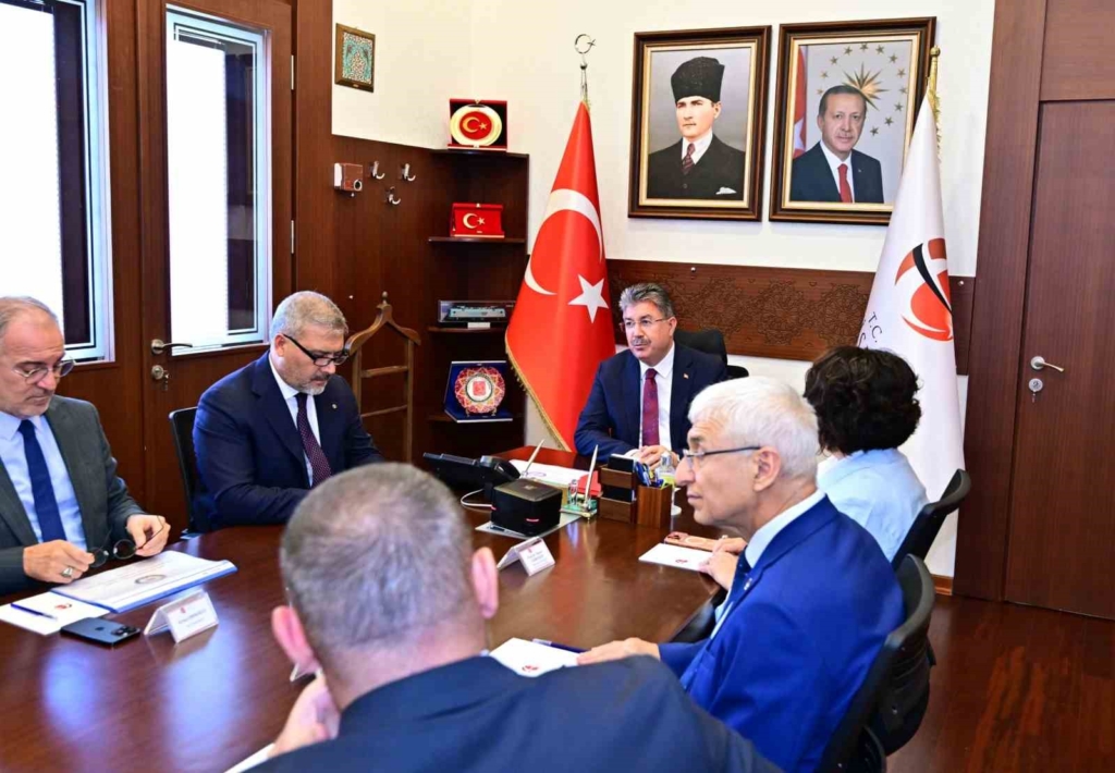Eskişehir’de üniversitelerde huzur ve güvenliğin sağlanmasına yönelik toplantı yapıldı