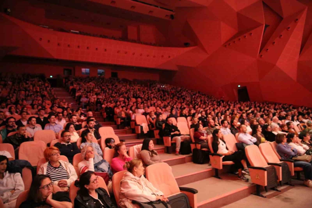 Eskişehir Büyükşehir Belediyesi Senfoni Orkestrası yeni sezonu opera ve operet eserleriyle açtı