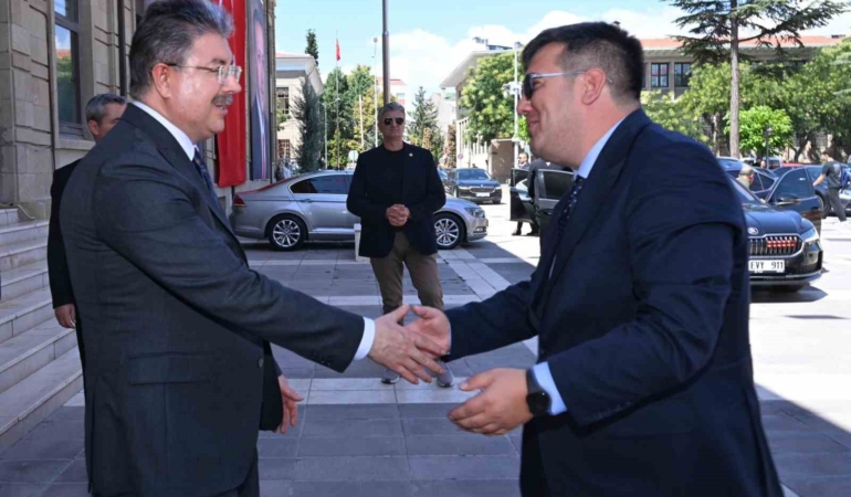 Bakan Yardımcısı Tuncay’dan Eskişehir Valisi Yılmaz’a ziyaret