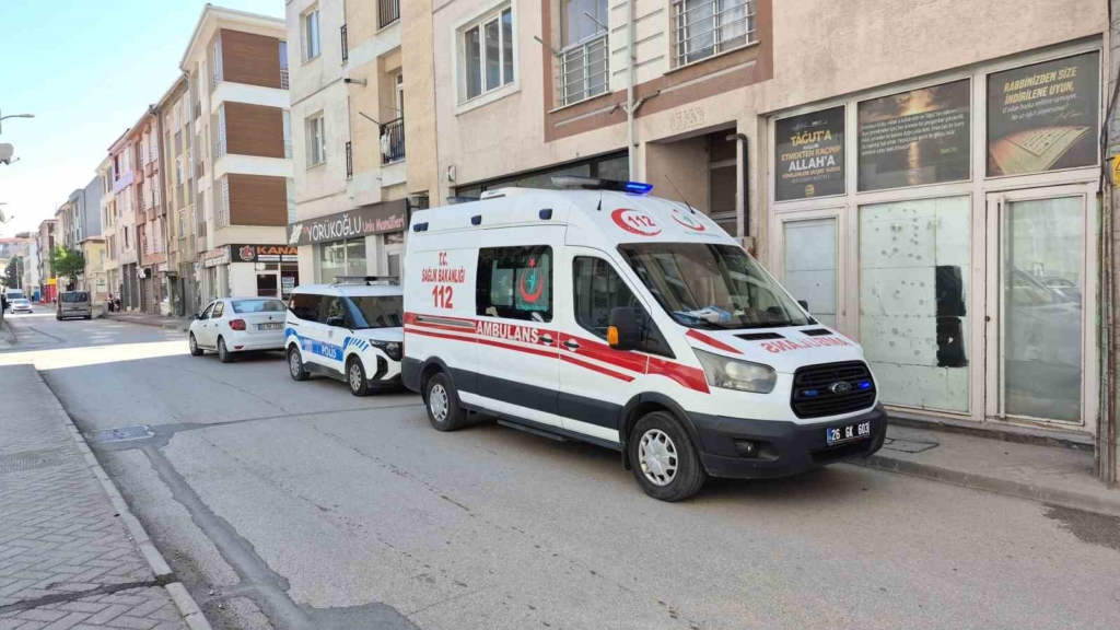 Eskişehir’de yataktan düşen 80 yaşındaki adam hayatını kaybetti