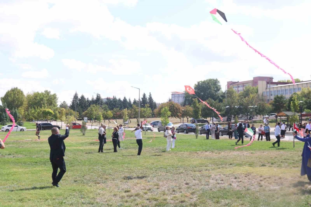 Gazze’deki çocuklar için gökyüzüne uçurtma bıraktılar