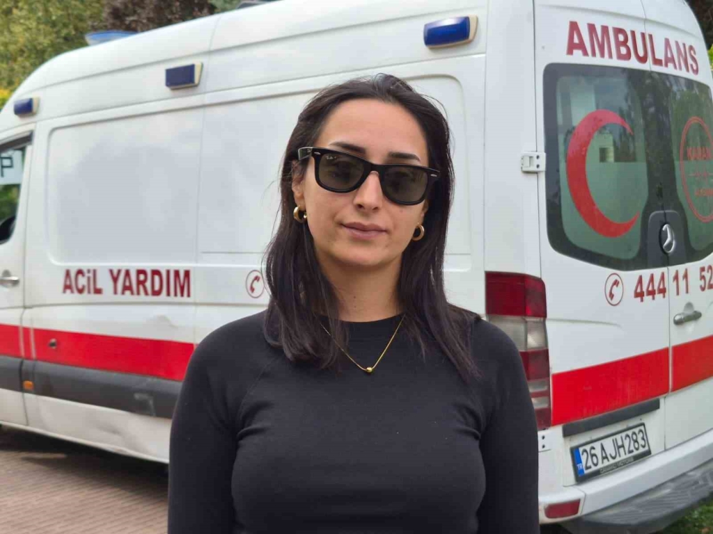 Ceza ve İrem Derici konserlerini iptal etti, esnafın şikâyetçi olduğu sorumlu karakola götürüldü