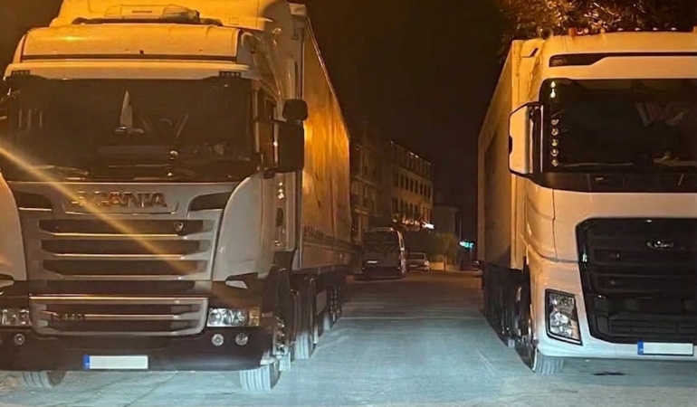 Eskişehir’de yan yana park edilen 2 tır trafiği aksattı
