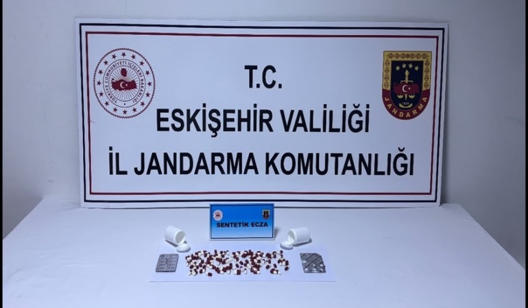 Eskişehir’de otobüs yolcusunun üzerinde 128 sentetik hap bulundu