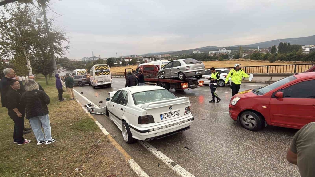 Eskişehir’de 7 araçlı zincirleme kaza: 1 yaralı