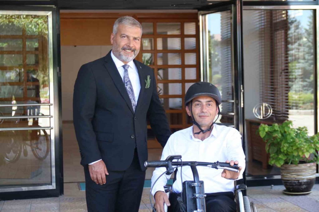 Anadolu Üniversitesi personeli engelleri kendi buluşuyla aştı: 200 bin TL’lik aracı 15 bin TL’ye mal etti