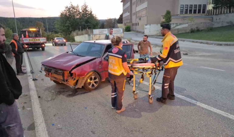Eskişehir’de otomobil aydınlatma direğine çarptı: Sürücü yaralı