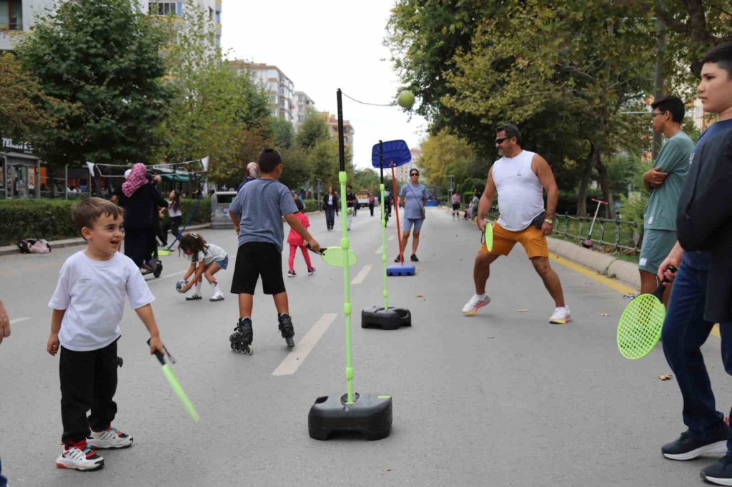 Arabasız Pazar’da bulvarlar yayaların oldu