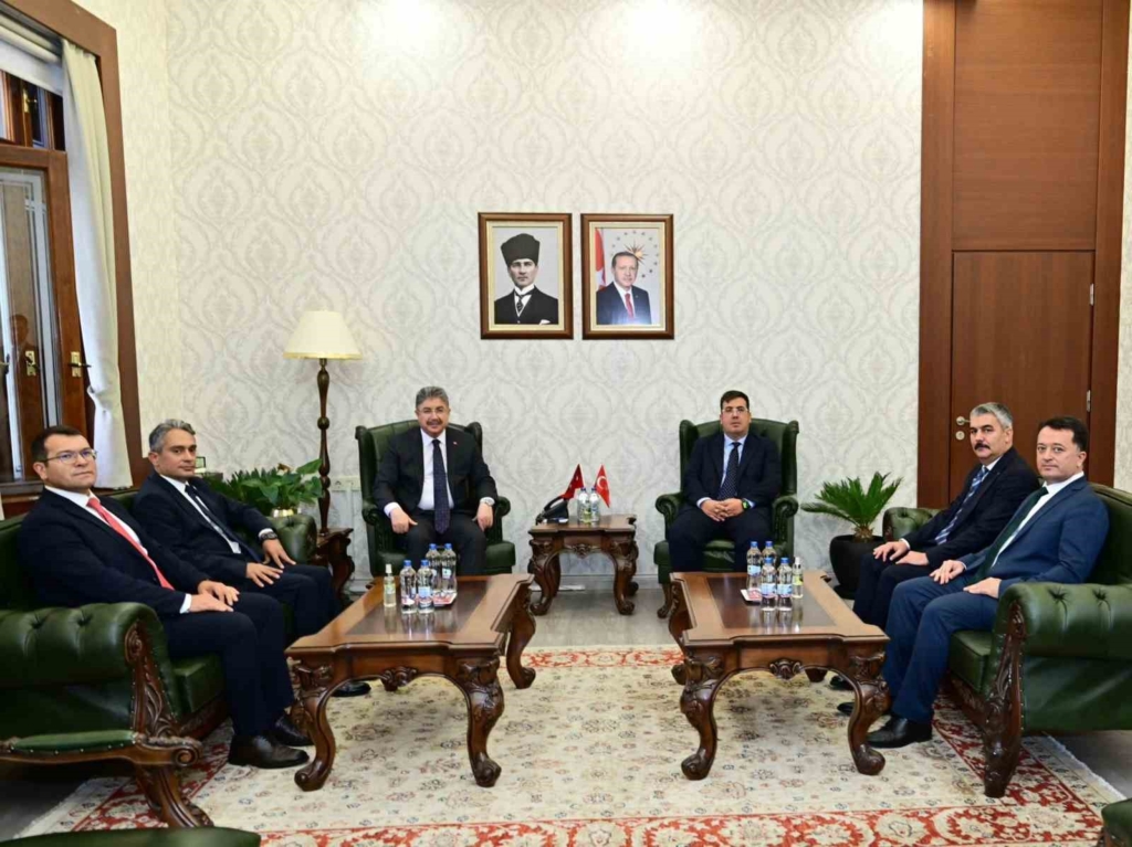 Adalet Bakan Yardımcısı Tuncay, Eskişehir Valisi Yılmaz’ı ziyaret etti