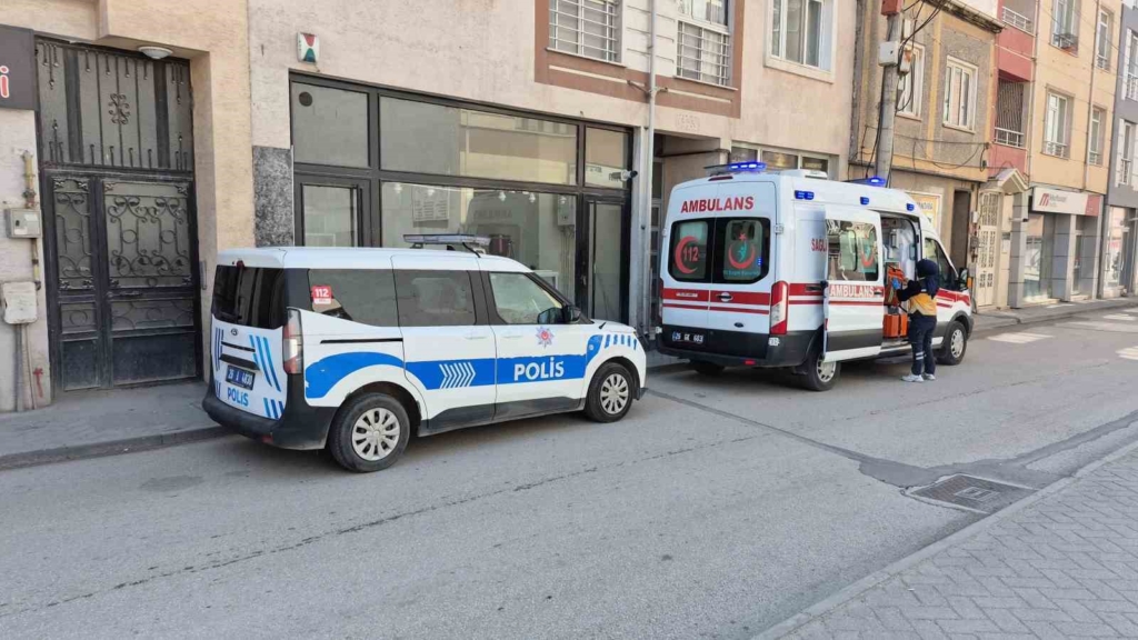 Eskişehir’de yataktan düşen 80 yaşındaki adam hayatını kaybetti
