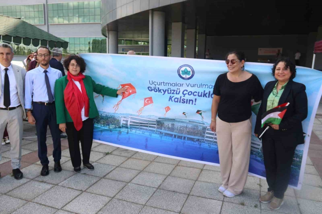 Gazze’deki çocuklar için gökyüzüne uçurtma bıraktılar