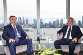 KKTC Cumhurbaşkanı Erhürman, TDT Genel Sekreteri Ömüraliyev ile bir araya geldi