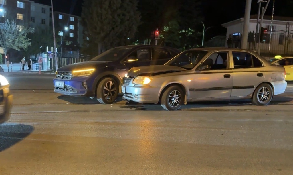 Eskişehir’de iki otomobil çarpıştı: 2 yaralı