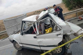 Eskişehir’de tır otomobile arkadan çarptı: 2 ölü
