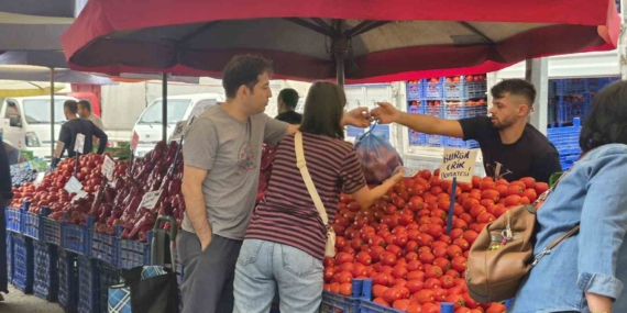 Yaş sebze ve meyvede fahiş fiyata yönelik operasyon vatandaşı ve pazarcıyı sevindirdi