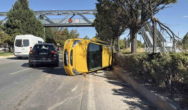 Eskişehir’de taksi ile SUV çarpıştı: 2 sürücü yaralı