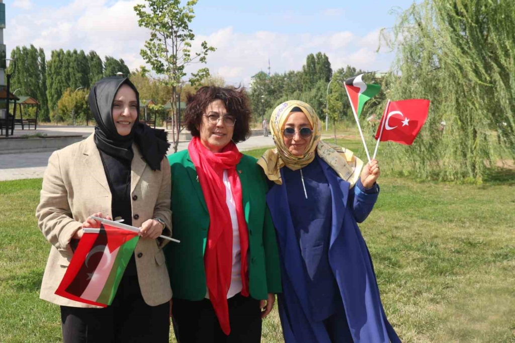 Gazze’deki çocuklar için gökyüzüne uçurtma bıraktılar