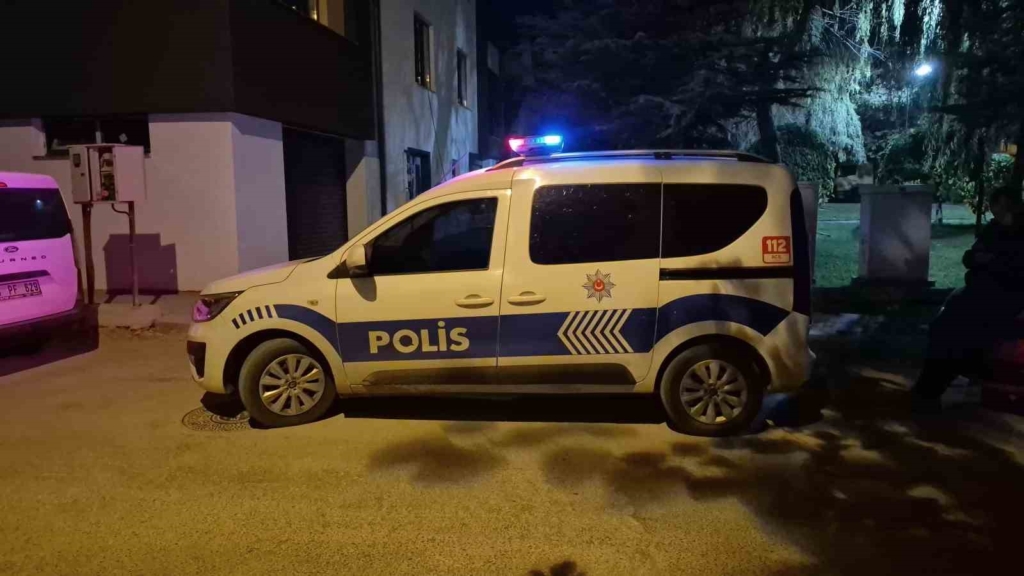 Eskişehir’de 2’nci kattan düşen kişi yaralandı