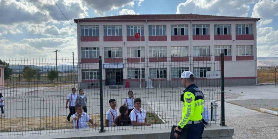 Eskişehir’de okul denetiminde aranan 2 kişi yakalandı
