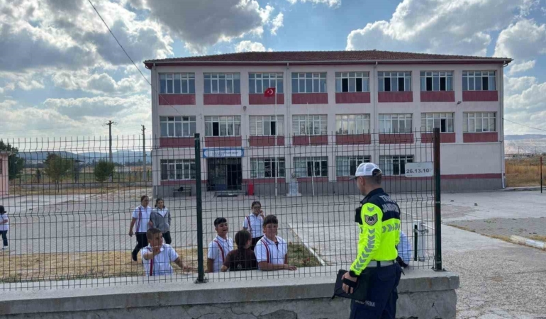 Eskişehir’de okul denetiminde aranan 2 kişi yakalandı