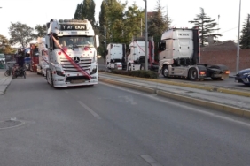 Evlenen yeğenine tır konvoyu sürprizi yaptı