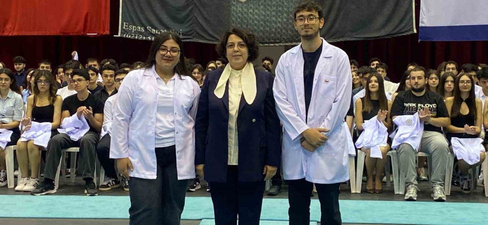 Geleceğin hekimleri beyaz önlüklerini giydi